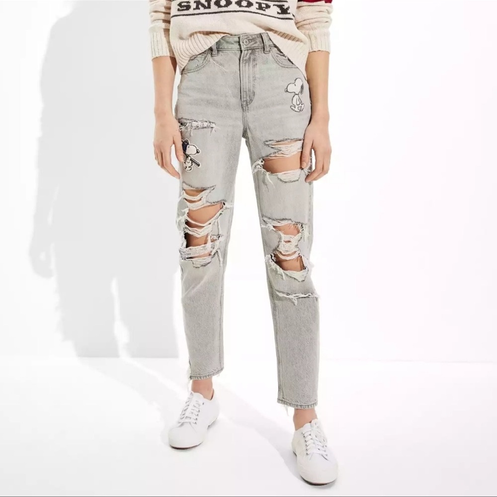 American Eagle x Peanuts Snoopy Distressed Ripped Gray Mom Jeans High Rise Sz 0